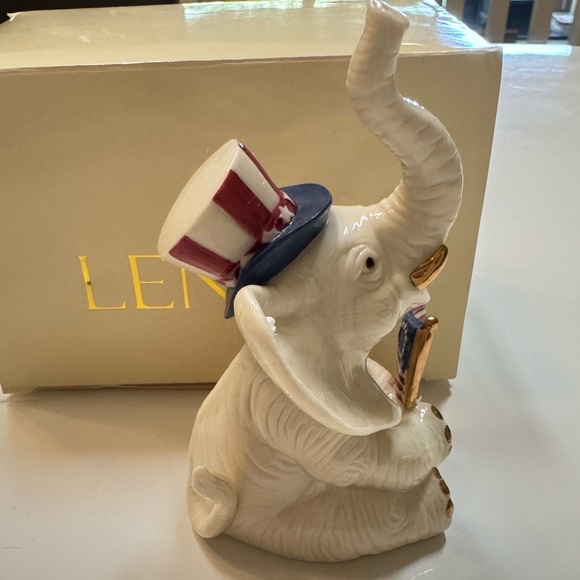 Lenox American’s elephant - Picture 7 of 7